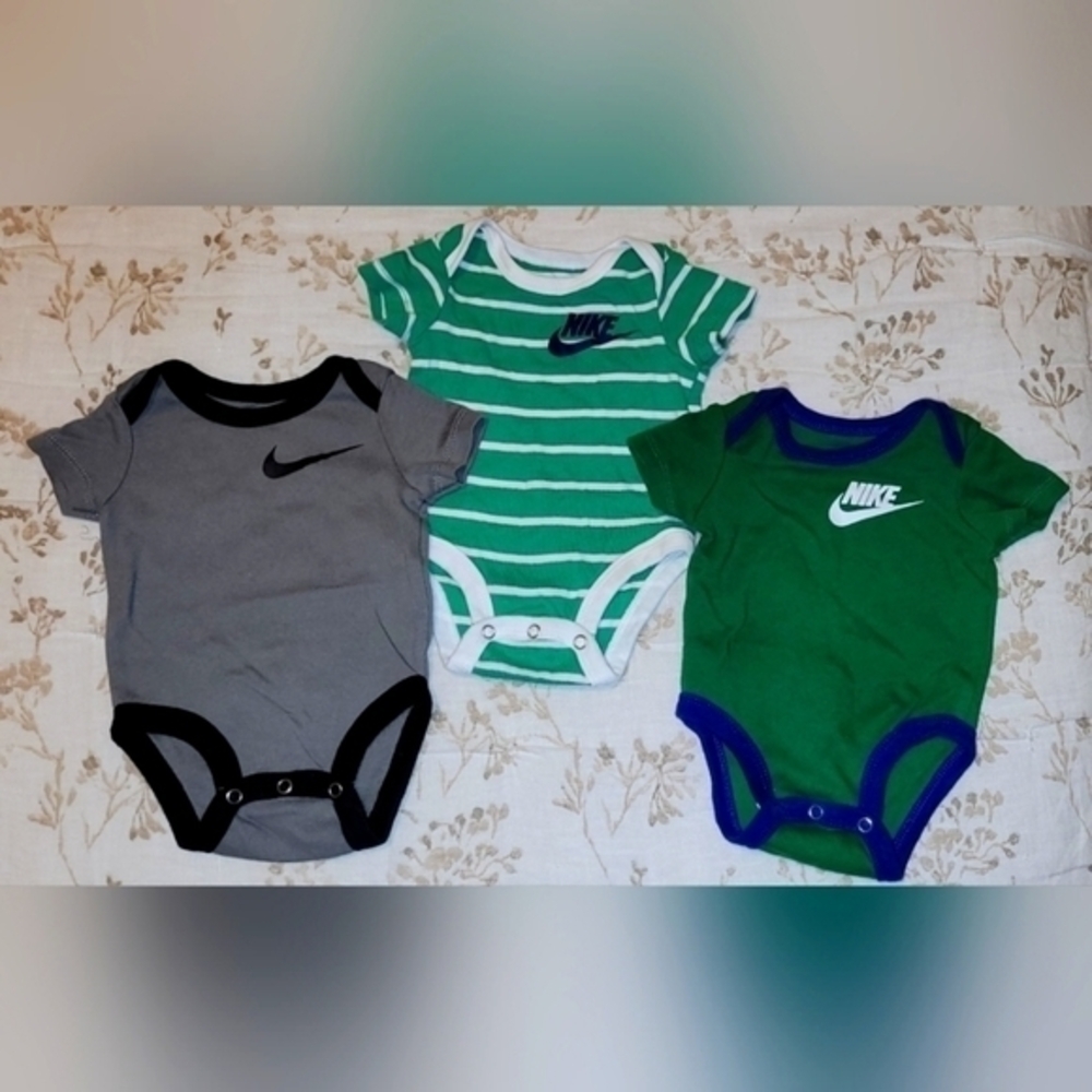 NIKE 3-pack baby onesies
